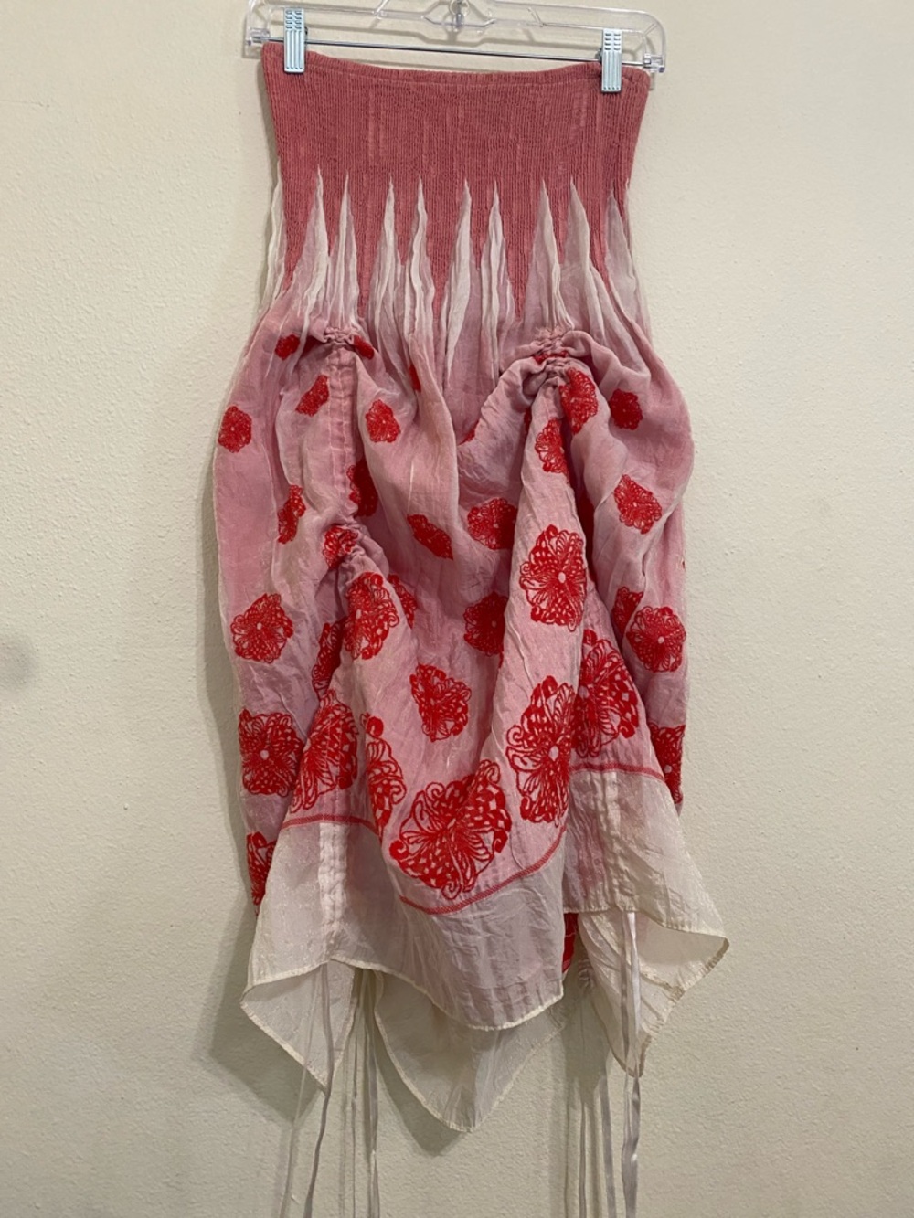 Lapis Pink Strapless/skirt can be adjusted Dress with Red Floral Print